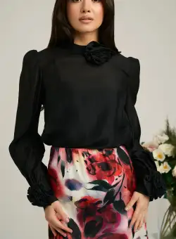 Bluza DY Fashion neagra cu trandafir la guler si maneci