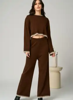 Compleu casual din tricot maro cu bluza si pantaloni evazati
