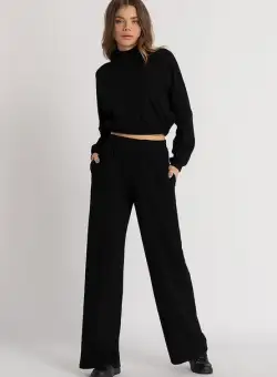 Compleu dama Yvette Negru