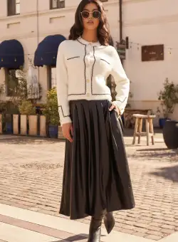 Fusta Aurora neagra midi din piele ecologica cu pliuri