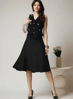 Fusta office din crep neagra cu pliuri si nasturi