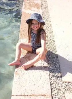 Konges Sløjd costum de baie dintr-o bucată pentru copii culoarea albastru marin