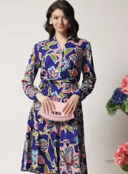 Rochie de zi din viscoza albastra cu imprimeuri roz si cordon in talie