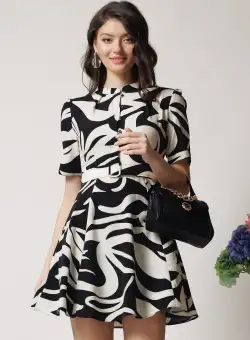 Rochie DY Fashion scurta de zi din triplu voal neagra cu imprimeu alb si curea in talie