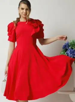 Rochie eleganta din stofa rosu zmeura cu floare maxi pe bust si maneci bufante