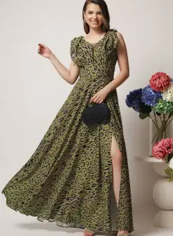 Rochie eleganta lunga din crep kaki cu imprimeuri negre si volane pe umeri