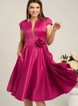 Rochie fucsia din satin cu trandafir in talie