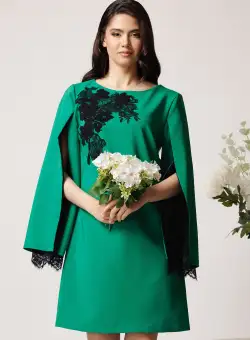 Rochie LaDonna eleganta din stofa verde cu dantela chantilly la maneci si pe bust