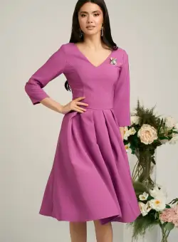 Rochie LaDonna lila midi cu decolteu adanc si brosa detasabila