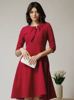 Rochie magenta cu funda si perle pe bust