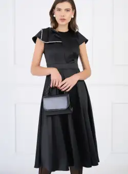 Rochie Moze eleganta din satin neagra cu perlute la umar