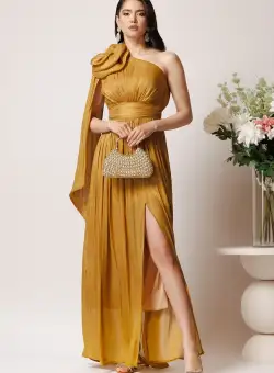 Rochie Moze lunga din voal galbena cu floare maxi pe umar