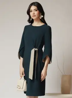 Rochie office din stofa verde cu nod in talie si detalii bej