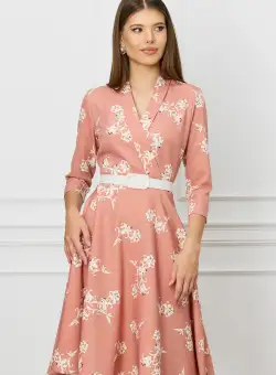 Rochie Sabrina roz coniac cu imprimeuri florale albe si curea in talie