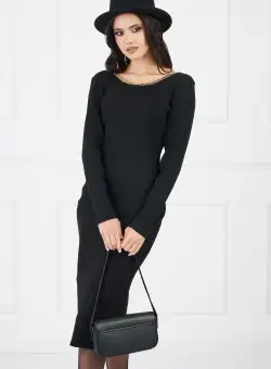 Rochie Suzie neagra din tricot cu spatele gol si aplicatie tip lant
