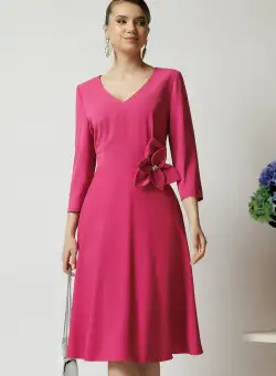 Rochie Viada din triplu voal fucsia cu floare maxi in talie