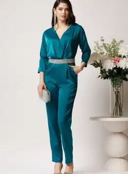 Salopeta DY Fashion din satin verde cu spatele gol si cordon din strasuri