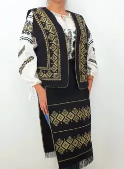 Costum Traditional Vesta si 2 Fote brodate cu model traditional 3