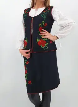 Costum Traditional Vesta si Fusta brodata cu model traditional 3