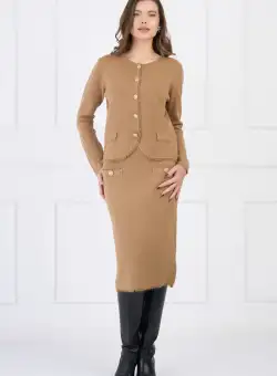 Fusta din tricot bej cu nasturi si baza nefinisata