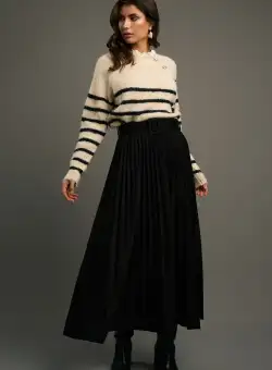 Fusta midi din stofa catifelata neagra cu pliuri si curea in talie