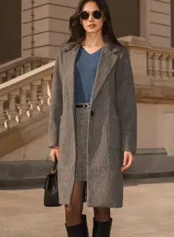 Palton elegant din stofa gri cu dungi discrete si buzunare