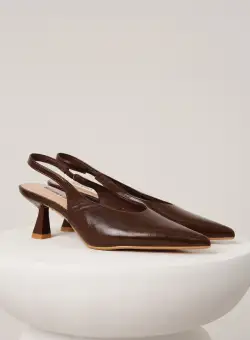 Pantofi eleganti din piele ecologica maro cu decupaj la spate si bareta