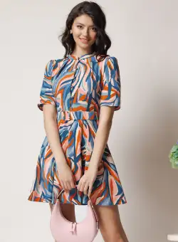 Rochie DY Fashion scurta de zi din triplu voal albastra cu imprimeu orange si curea in talie