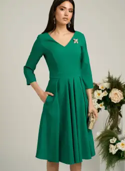Rochie LaDonna verde midi cu decolteu adanc si brosa detasabila