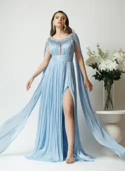 Rochie lunga de ocazie din voal bleu cu maneci ample si strasuri la decolteu