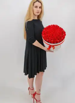 Set cadou Trandafiri sapun cutie rotunda cu trandafiri rosi