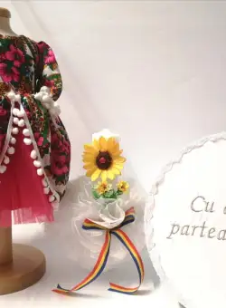 Set Traditional Botez - Costumas fetita Cutie pentru trusou Lumanare - TUL