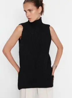 Vesta dama neagra Melilla