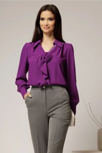 Bluza mov eleganta din voal cu decolteu V perlute si detaliu floral