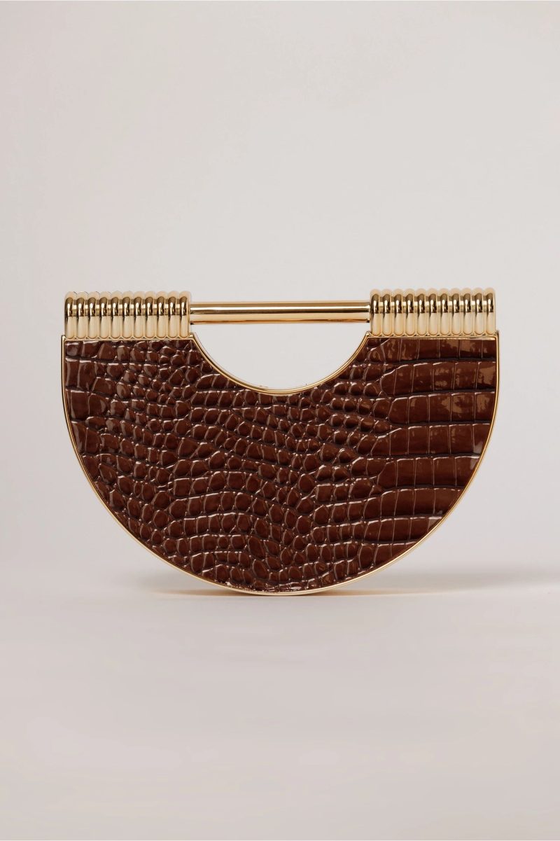 Clutch maro cu design deosebit si aspect de piele de crocodil