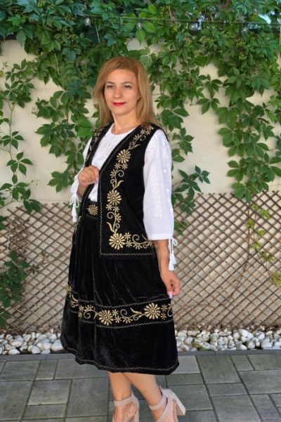 Costum catifea Vesta si Fusta 3