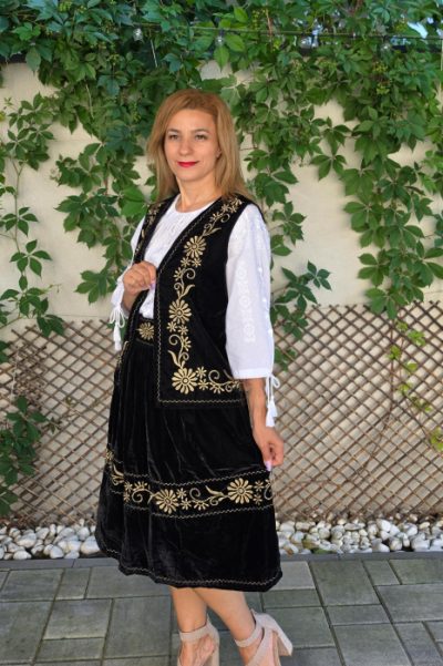 Costum catifea Vesta si Fusta 3
