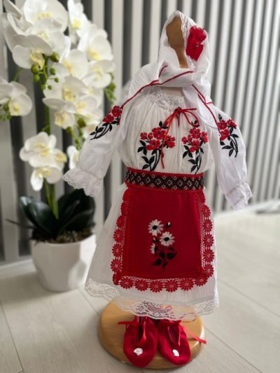 Costum national fetite Mira 11