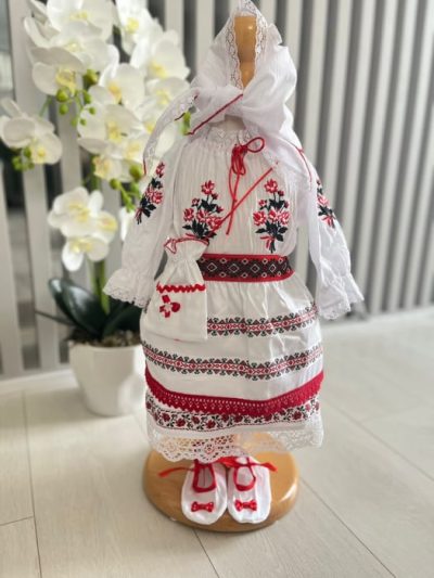 Costum national fetite Mira 14