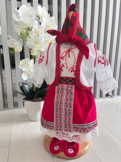 Costum national fetite Mira 5