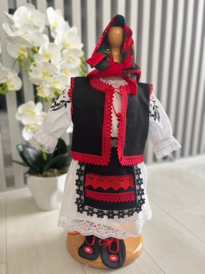 Costum national fetite Mira 6