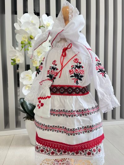 Costum national fetite Mira 7