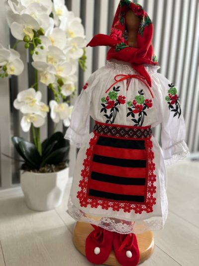 Costum national fetite Mira 9