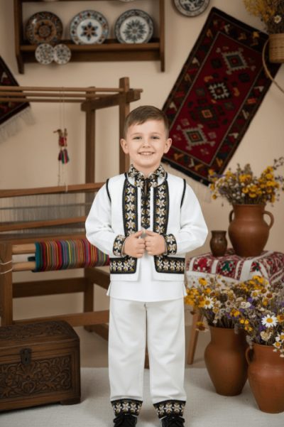 Costum National pentru baieti Liviu 8