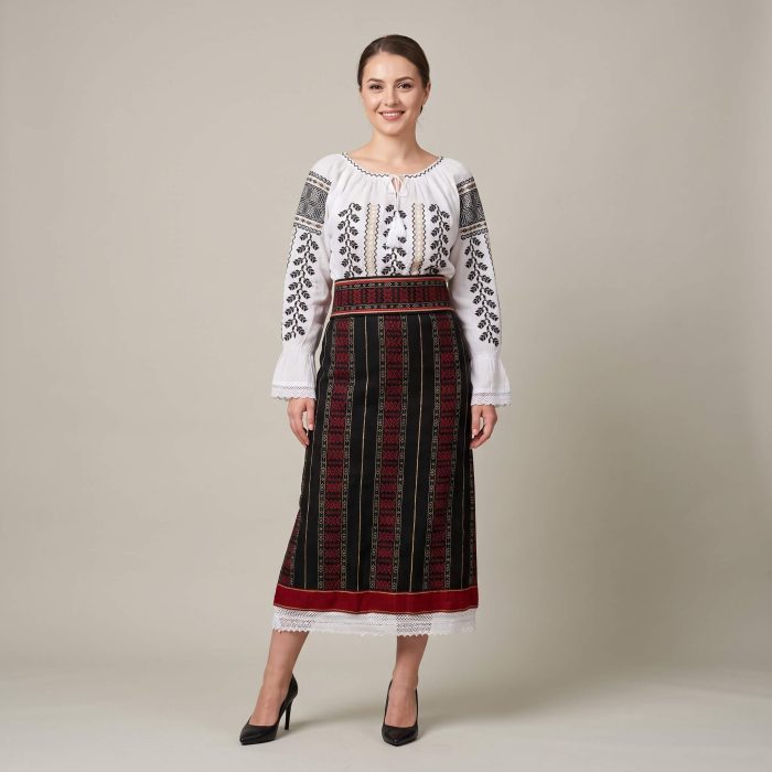 Costum popular format din catrinta , brau si ie - Ciresica 2
