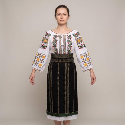 Costum popular format din catrinta , brau si ie - Gheorghita 2
