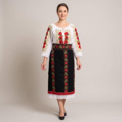 Costum popular format din catrinta , brau si ie - Maci