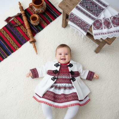 Costum Traditional Fetite Bianca 9