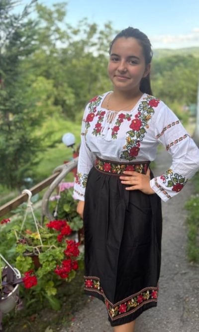 Costum Traditional IE si Fusta