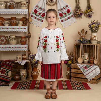 Ie traditionala fetite Anca
